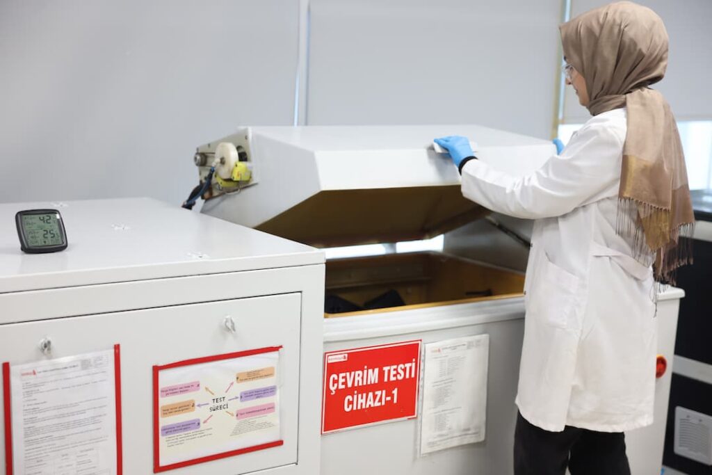 Karakaya86 laboratuvarında çevrimsel korozyon testi