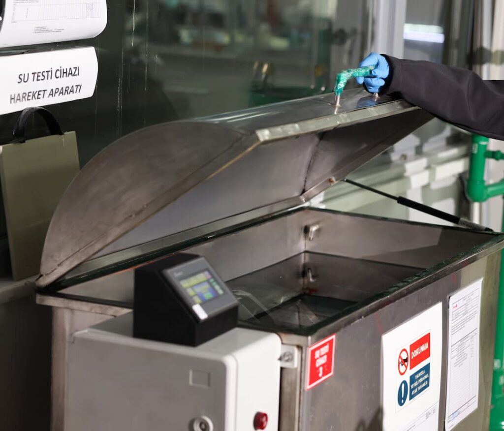 Karakaya86 laboratuvarında su dayanım testi