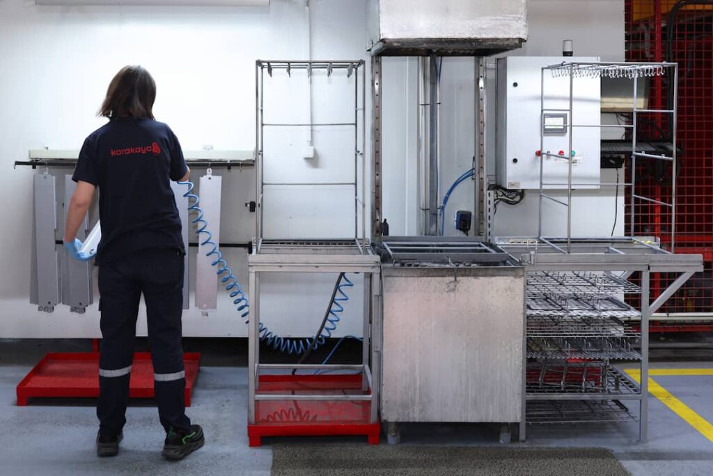 Metal parçaların yağ alma prosesi